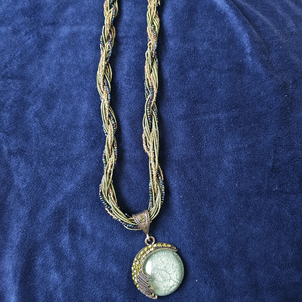 Elegant Green and Brass Pendant Necklace